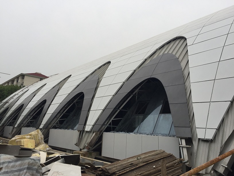 拓佳YX65-400鋁鎂錳板在武漢地質(zhì)大學(xué)游泳館項目完美驗收