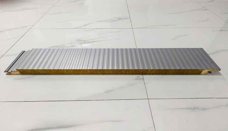 水波紋聚氨酯封邊巖棉夾芯板